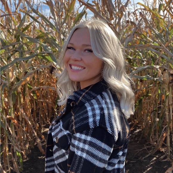 Meet your Posher, Breanna - Picture 1 of 1